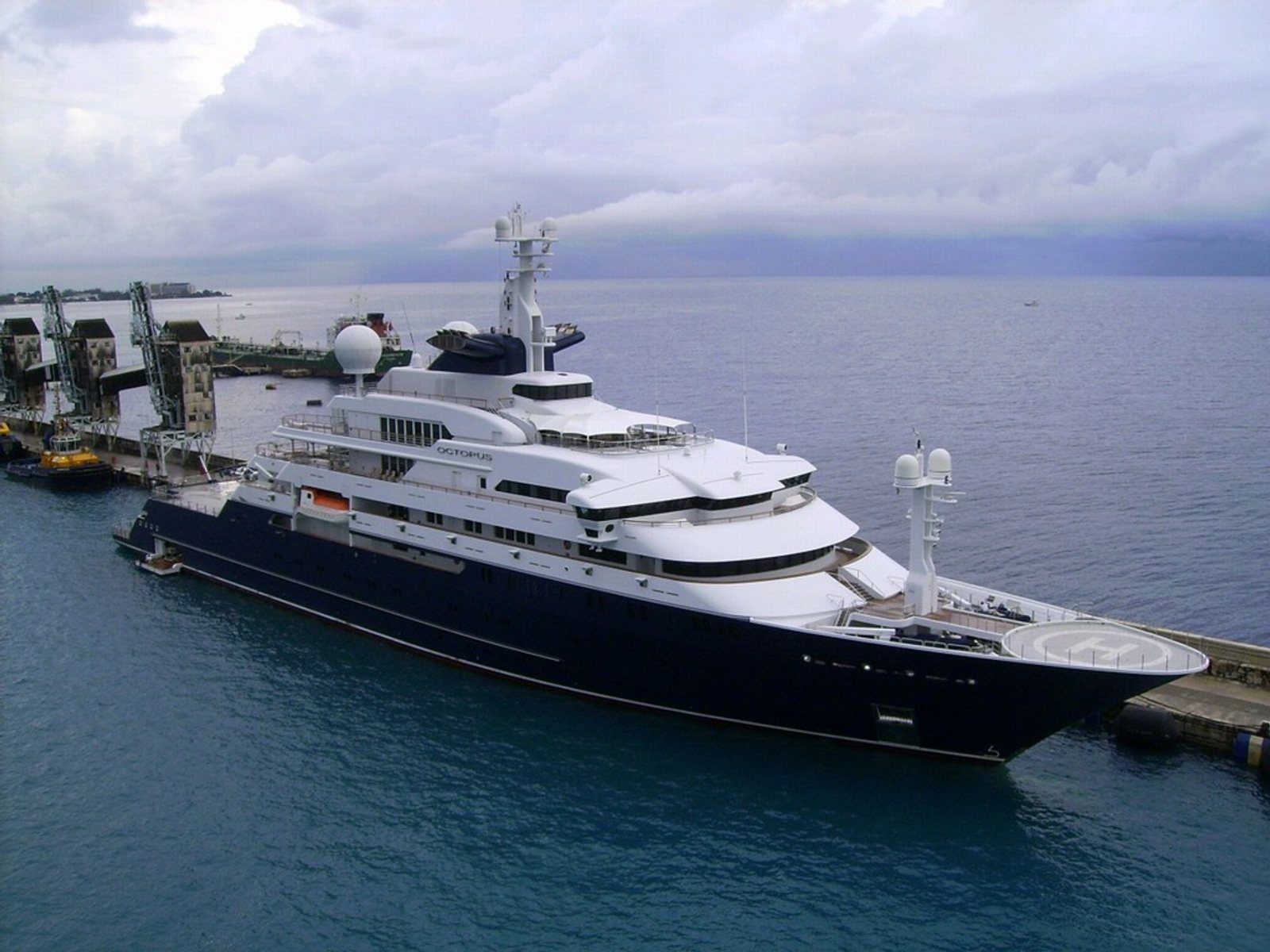 who owns the super yacht octopus