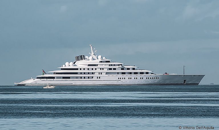 khalifa bin zayed al nahyan yacht