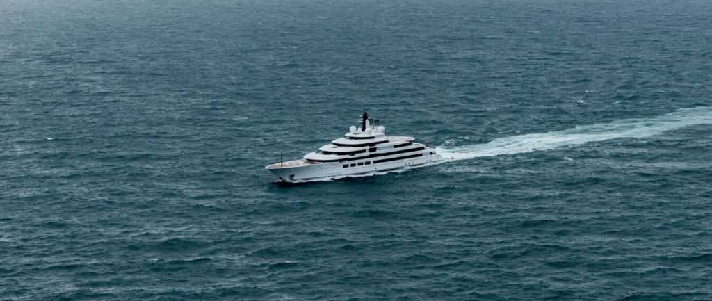 Lightning Superyacht: A Masterpiece of Elegance and Luxury