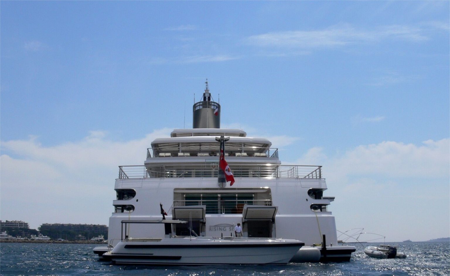 who owns the rising sun yacht