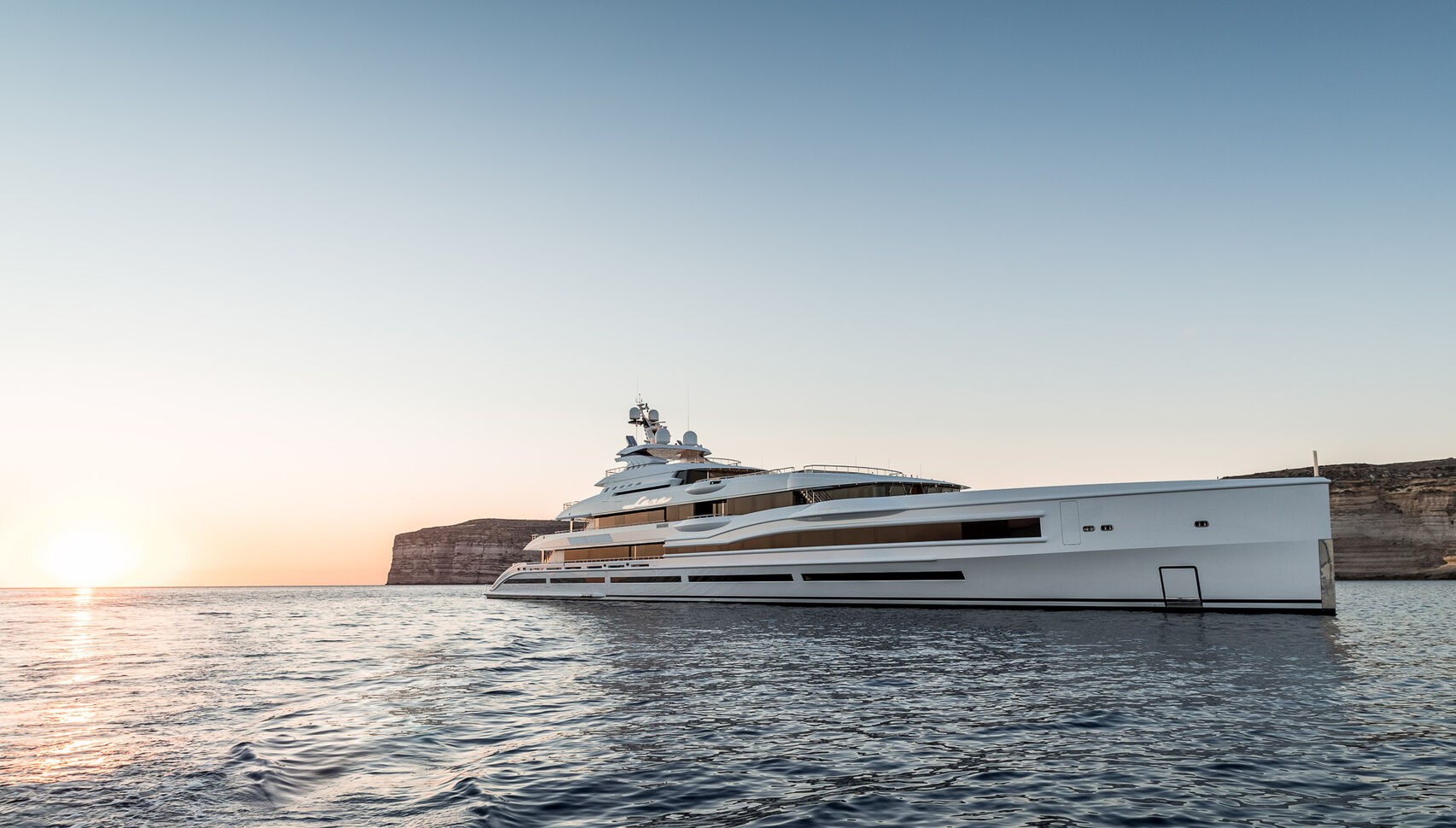 Superyacht Lana: Luxury Redefined