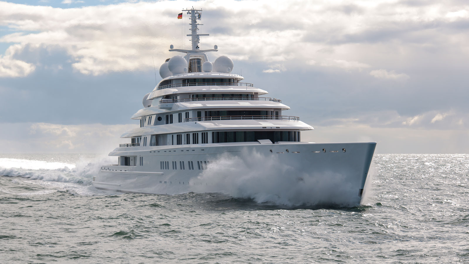 azzam yacht posizione